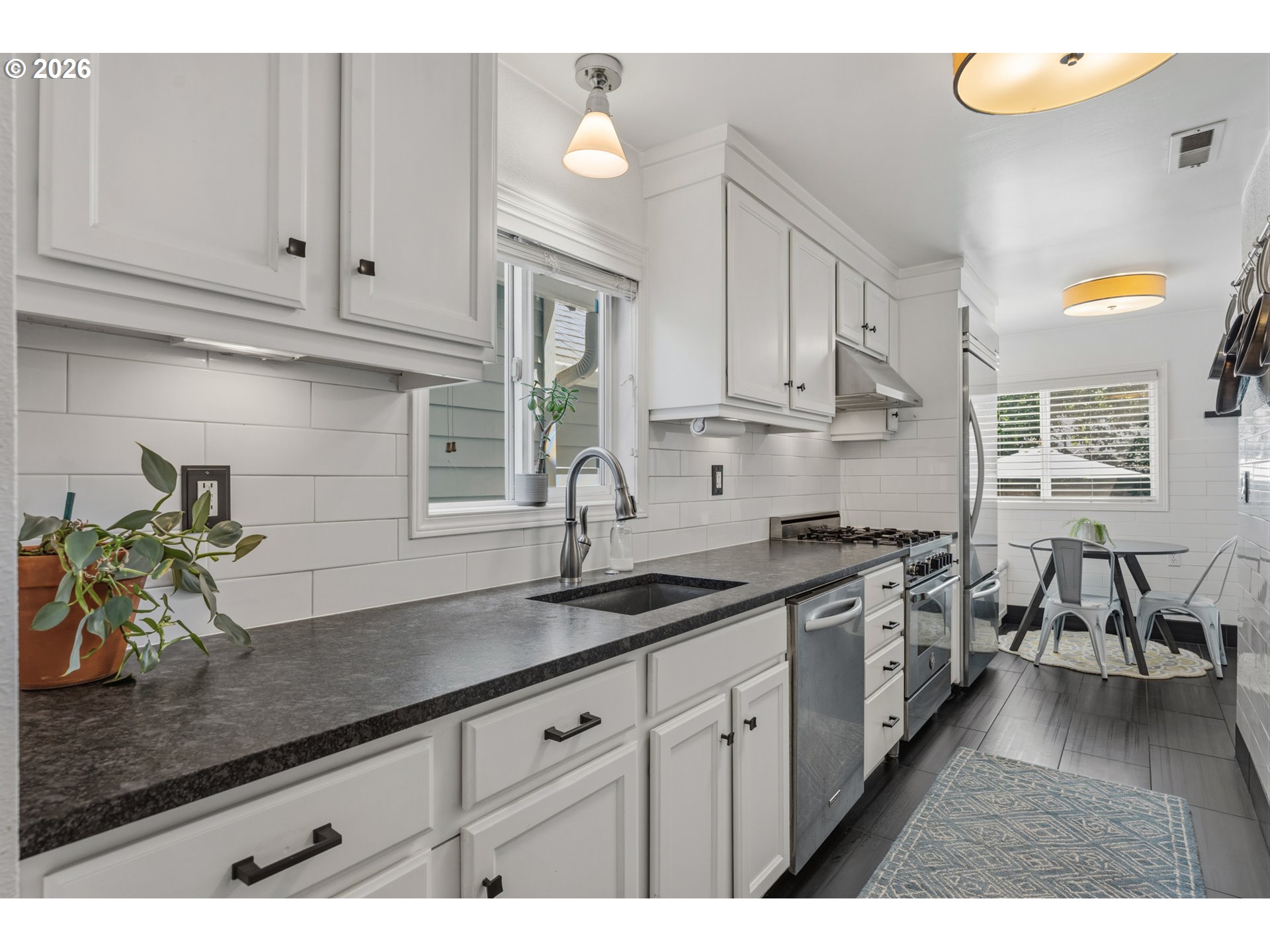 11410 Southwest 47th Avenue Portland, OR 97219 - Photo 10 of 37