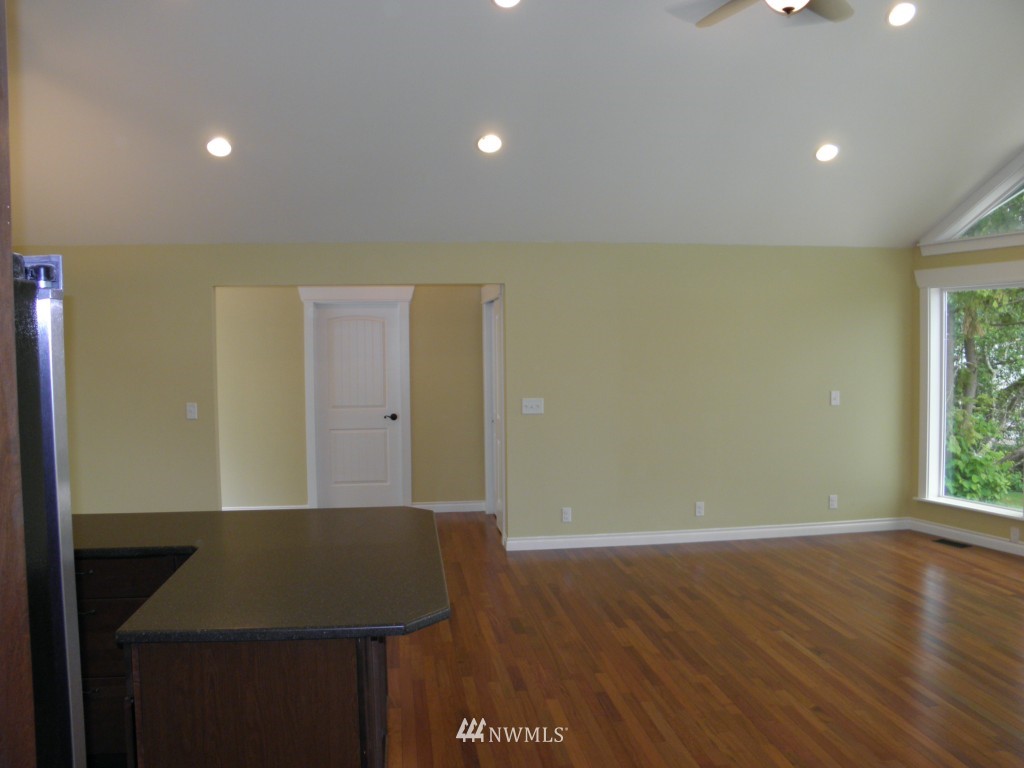 200 East North Bay Road Allyn, WA 98524 - Photo 4 of 10 Gallery Image 4