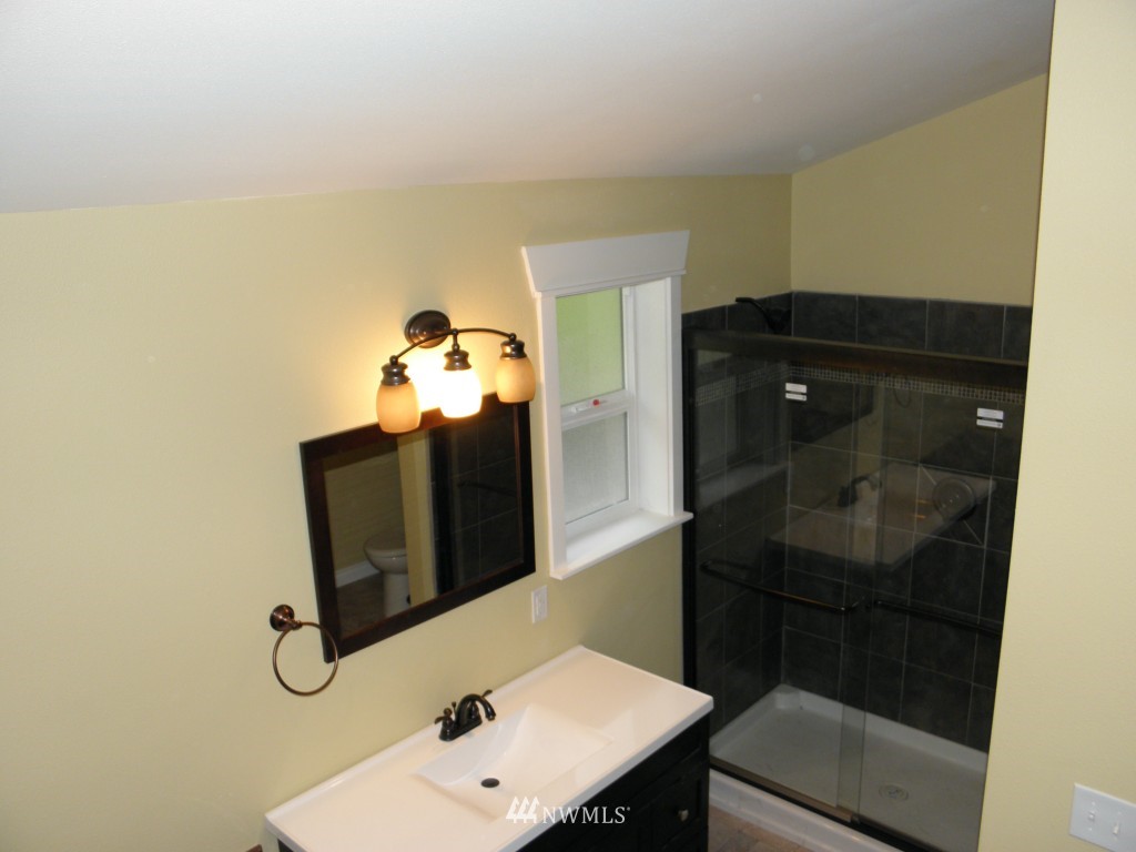 200 East North Bay Road Allyn, WA 98524 - Photo 5 of 10 Gallery Image 5