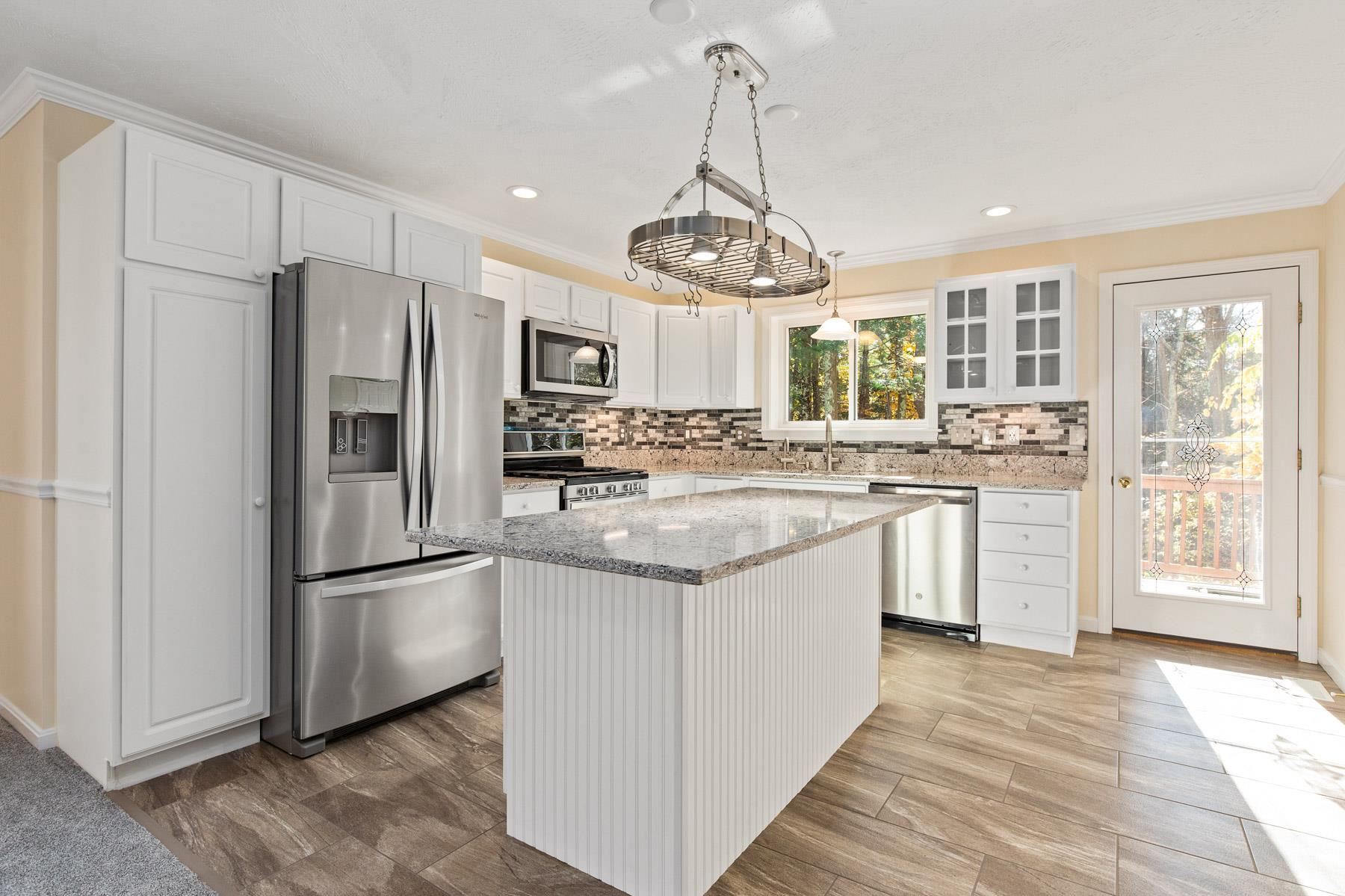 36 Chandler Lane Epping, NH 03042 - Photo 3 of 38