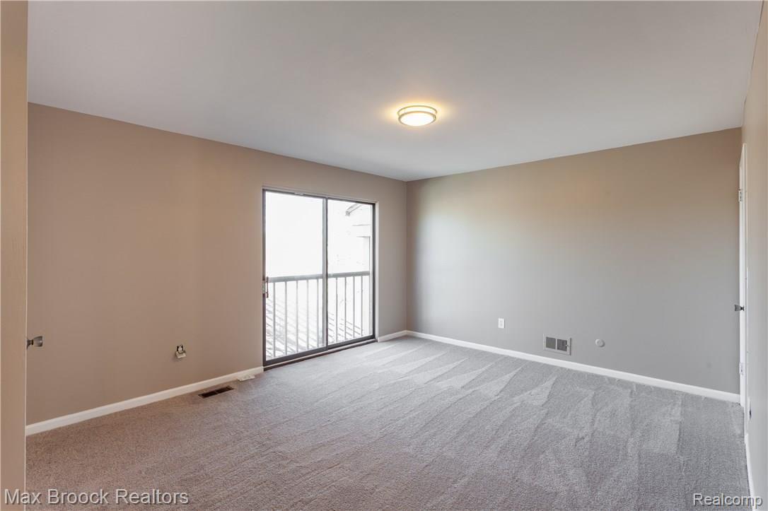 777 Oak Brook Ridge Drive, Unit 124 Rochester, MI 48307 - Photo 20 of 28 IMG_1353.jpg