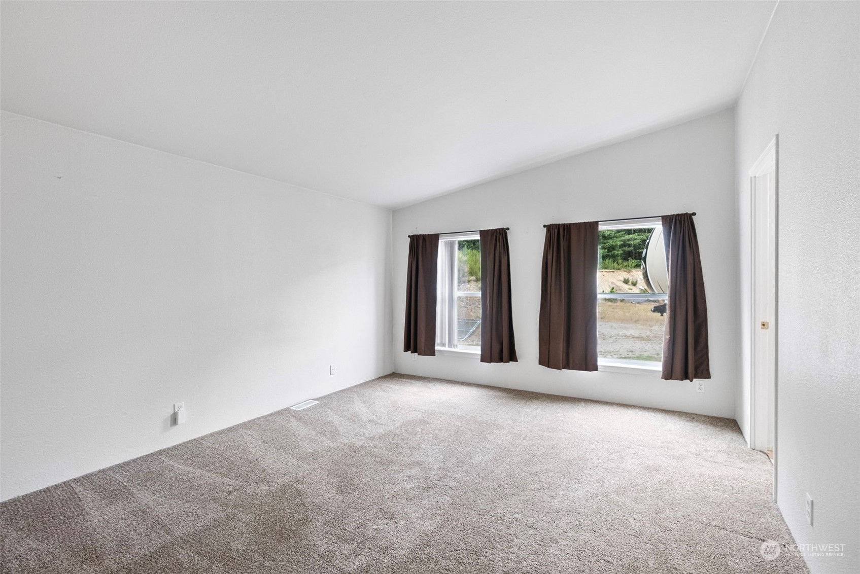 1633 Southwest J H Road Port Orchard, WA 98367 - Photo 12 of 27 Gallery Image 12