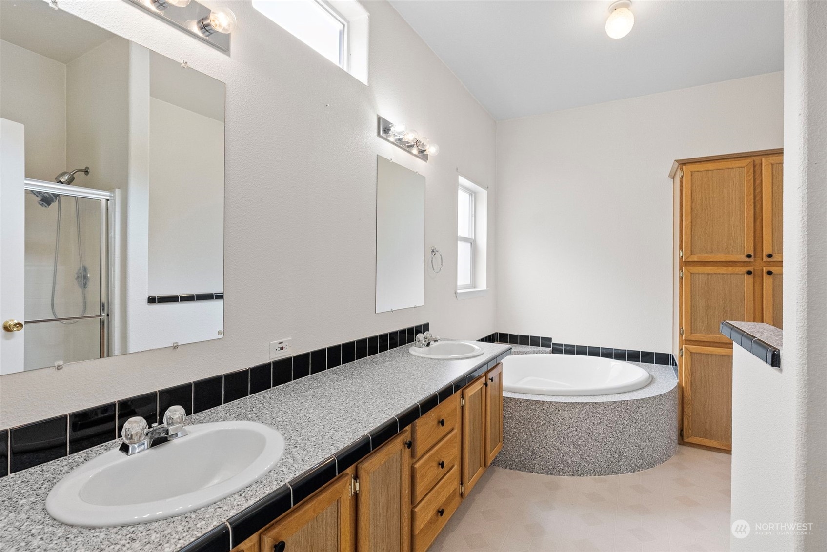 1633 Southwest J H Road Port Orchard, WA 98367 - Photo 14 of 27 Gallery Image 14