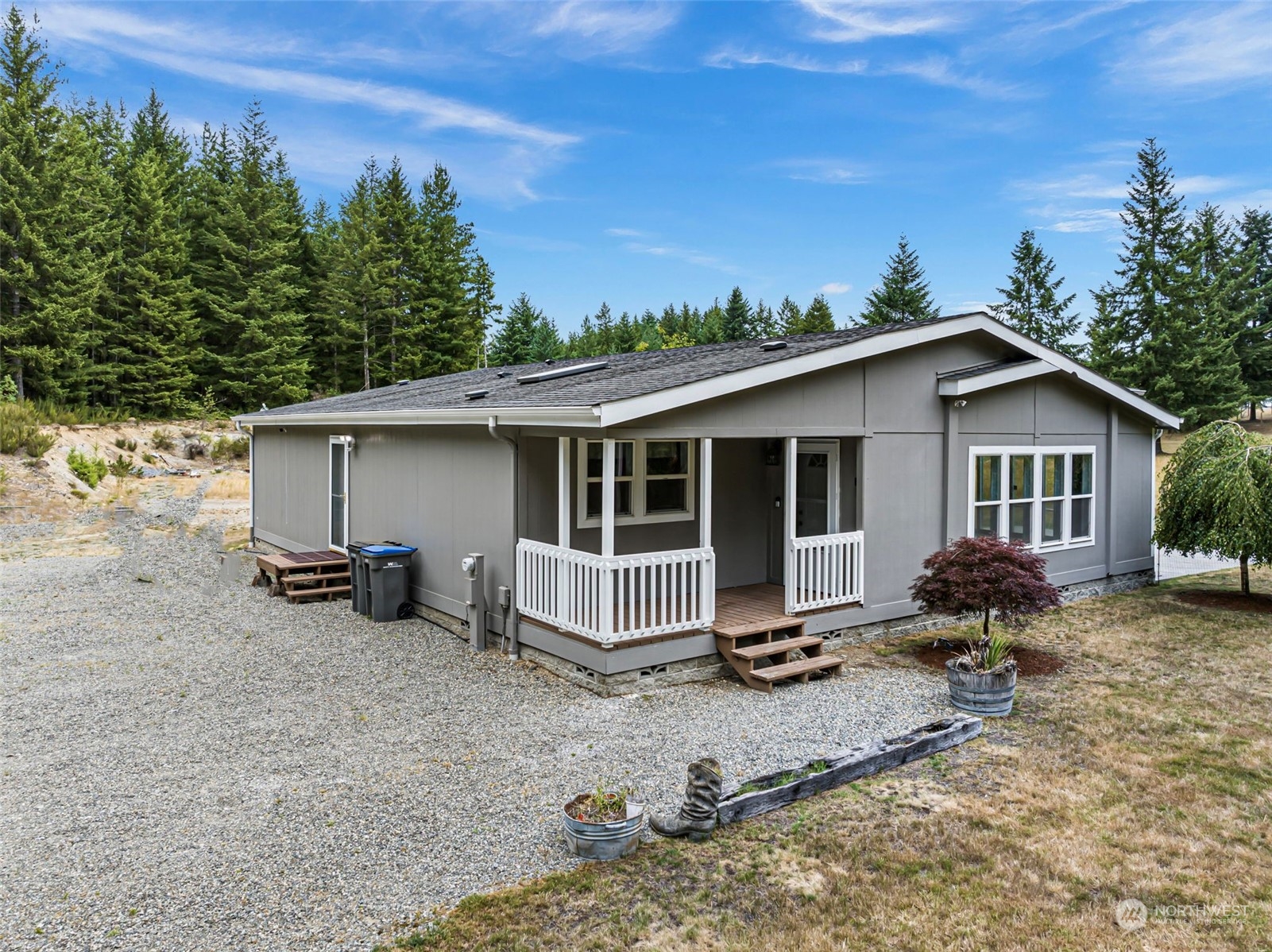 1633 Southwest J H Road Port Orchard, WA 98367 - Photo 5 of 27 Gallery Image 5