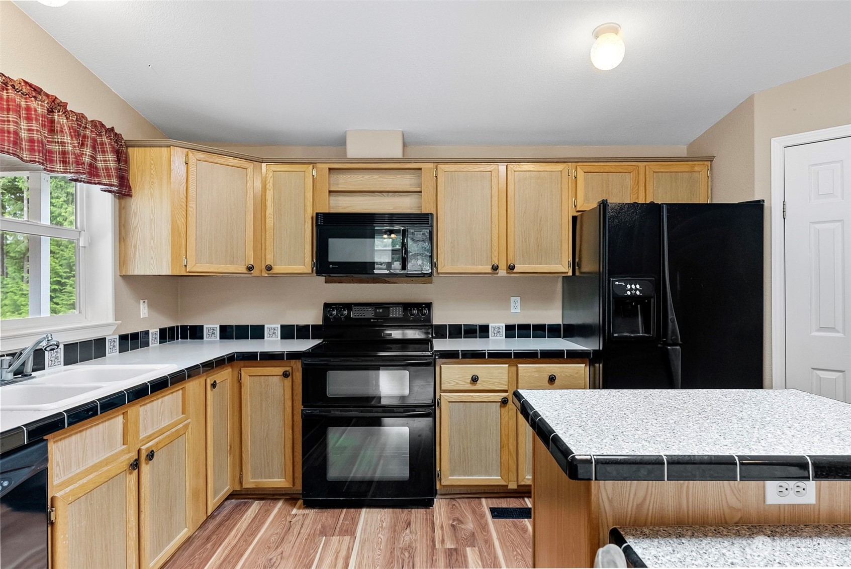 1633 Southwest J H Road Port Orchard, WA 98367 - Photo 9 of 27 Gallery Image 9