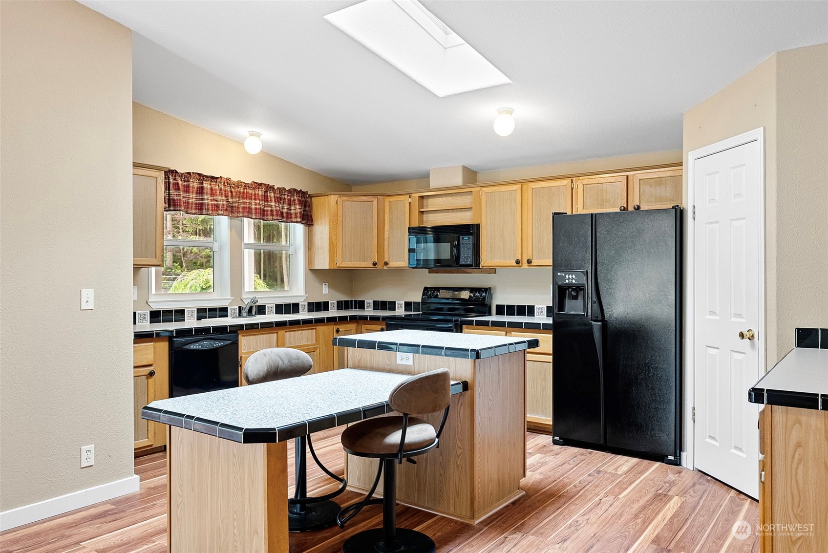 1633 Southwest J H Road Port Orchard, WA 98367 - Photo 10 of 27 Gallery Image 10