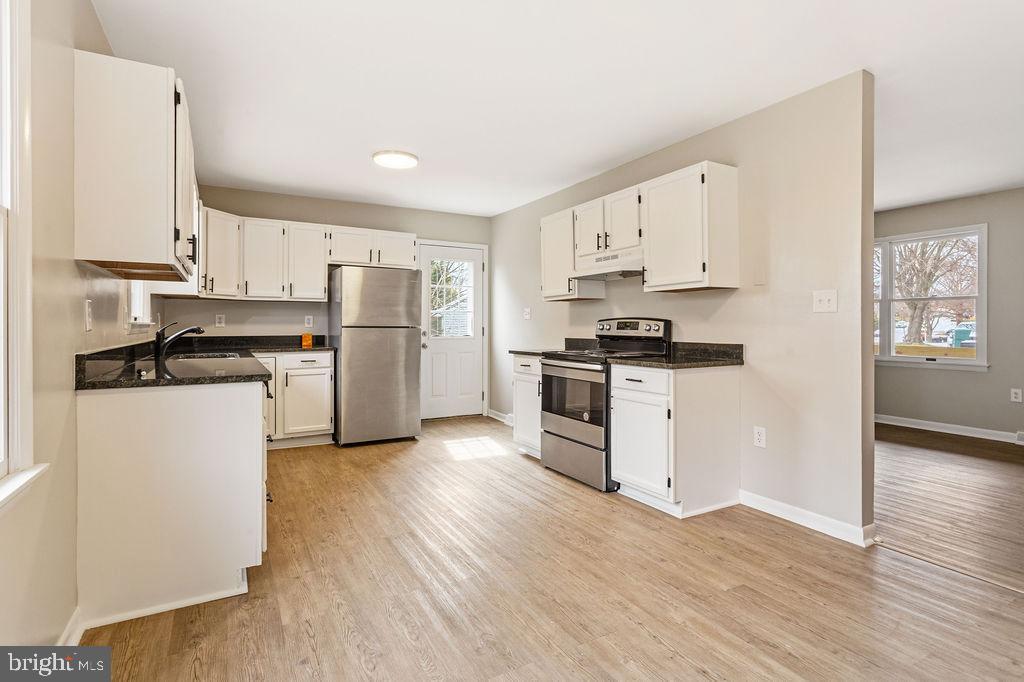 225 Bragg Circle Hanover, PA 17331 - Photo 9 of 32 a kitchen with granite countertop white cabinets and white appliances