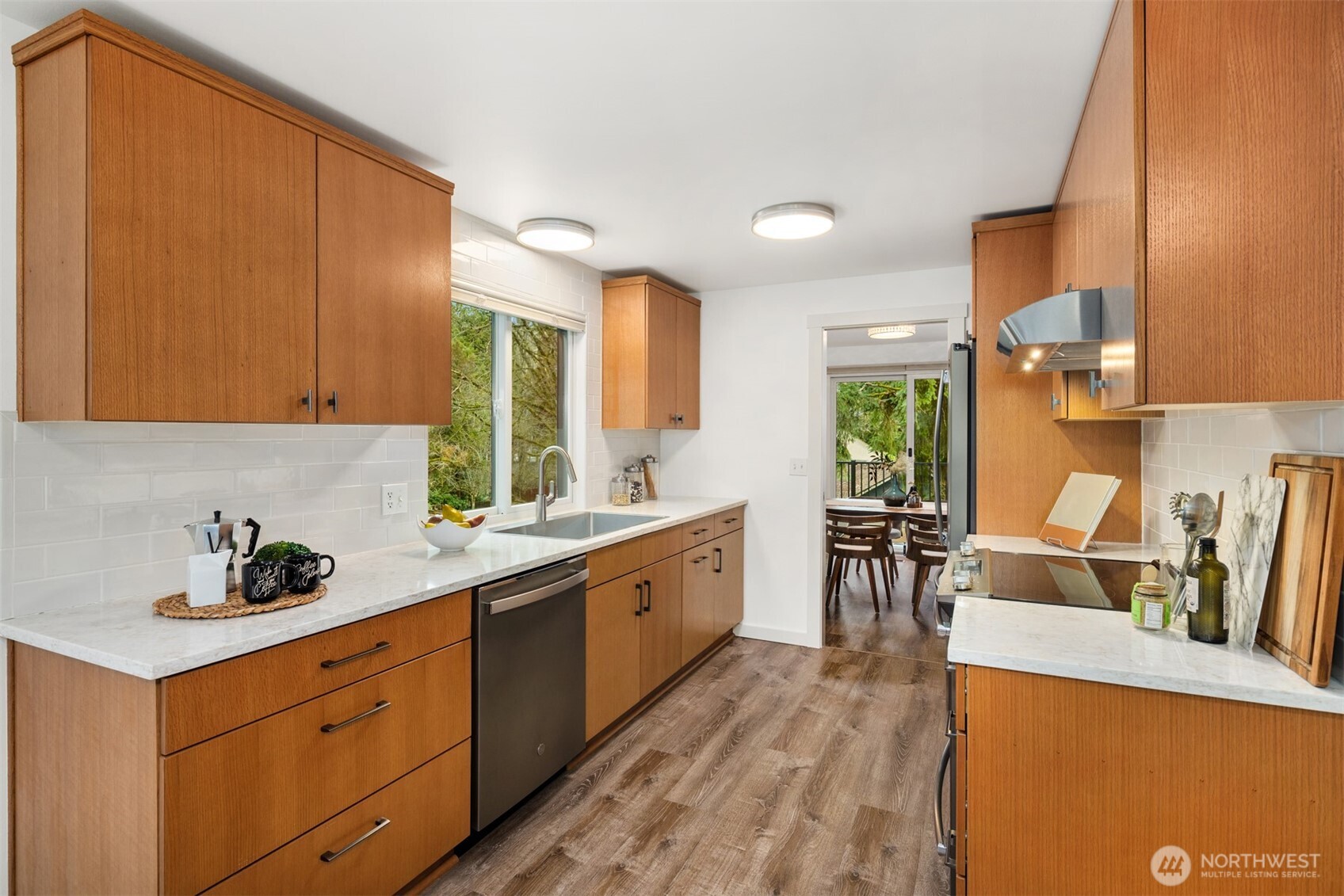 6910 150th Avenue Northeast Redmond, WA 98052 - Photo 12 of 38