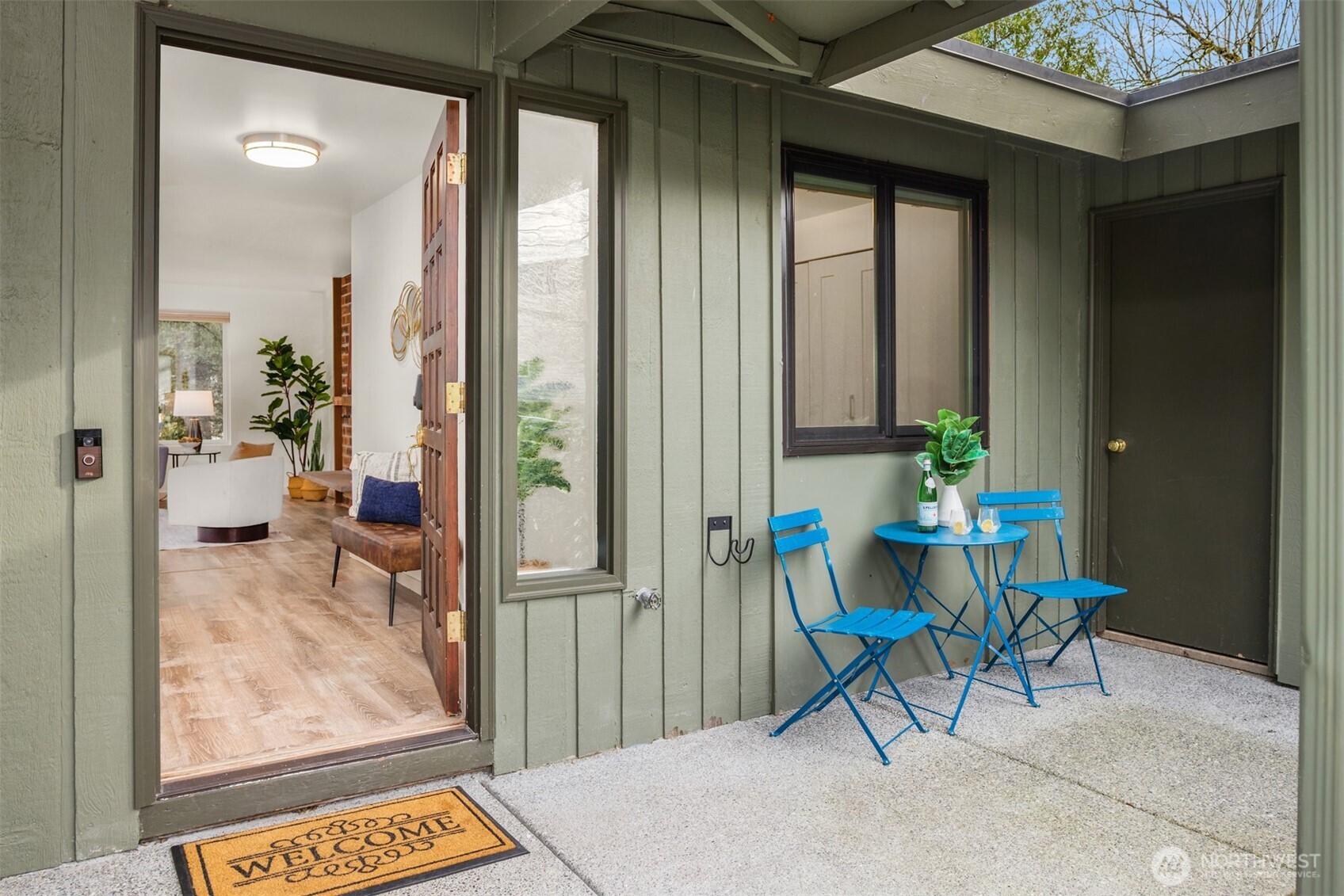 6910 150th Avenue Northeast Redmond, WA 98052 - Photo 2 of 38