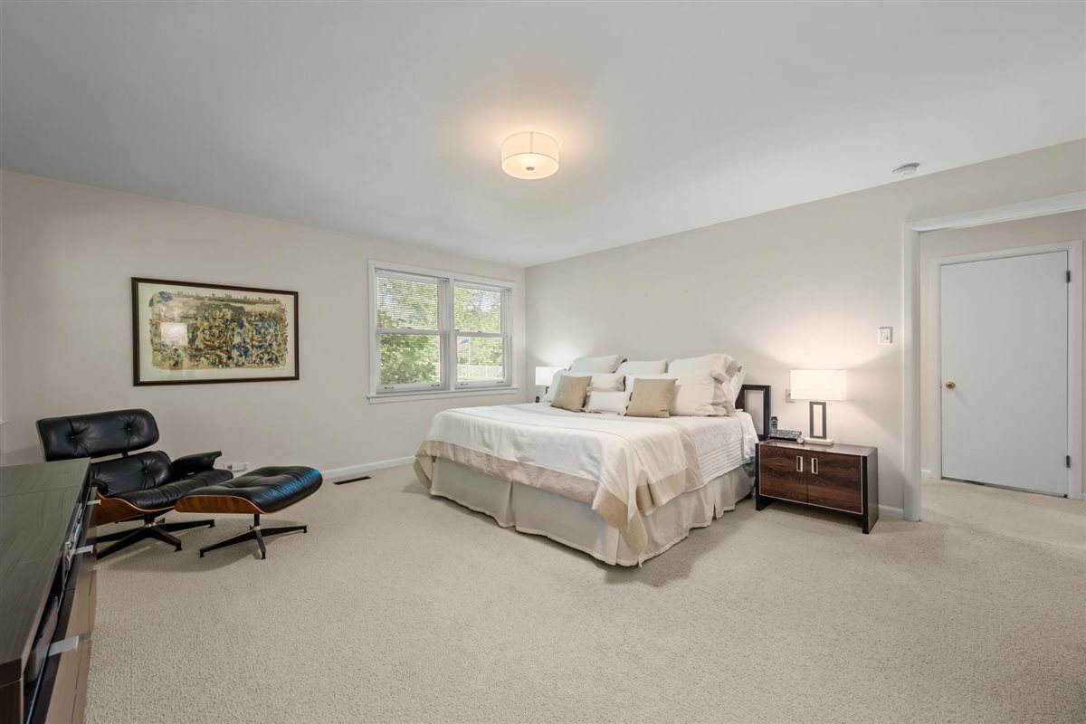 356 Sheridan Road Glencoe, IL 60022 - Photo 18 of 33 a bedroom with a bed a couch and a window