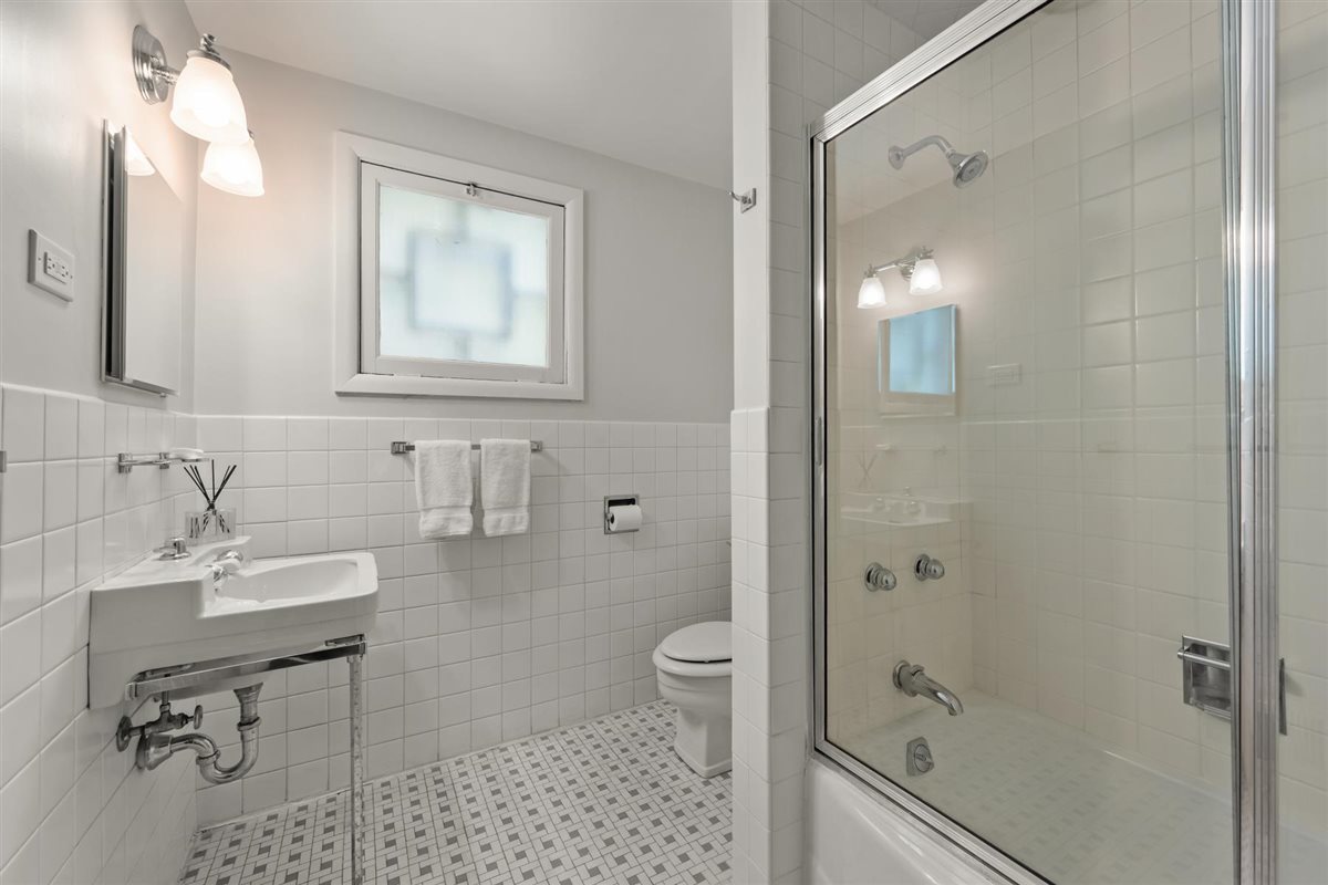 356 Sheridan Road Glencoe, IL 60022 - Photo 25 of 33 a bathroom with a sink a toilet and shower