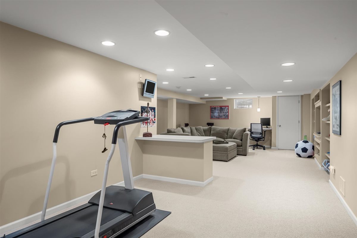 356 Sheridan Road Glencoe, IL 60022 - Photo 27 of 33 a view of a room with gym equipment