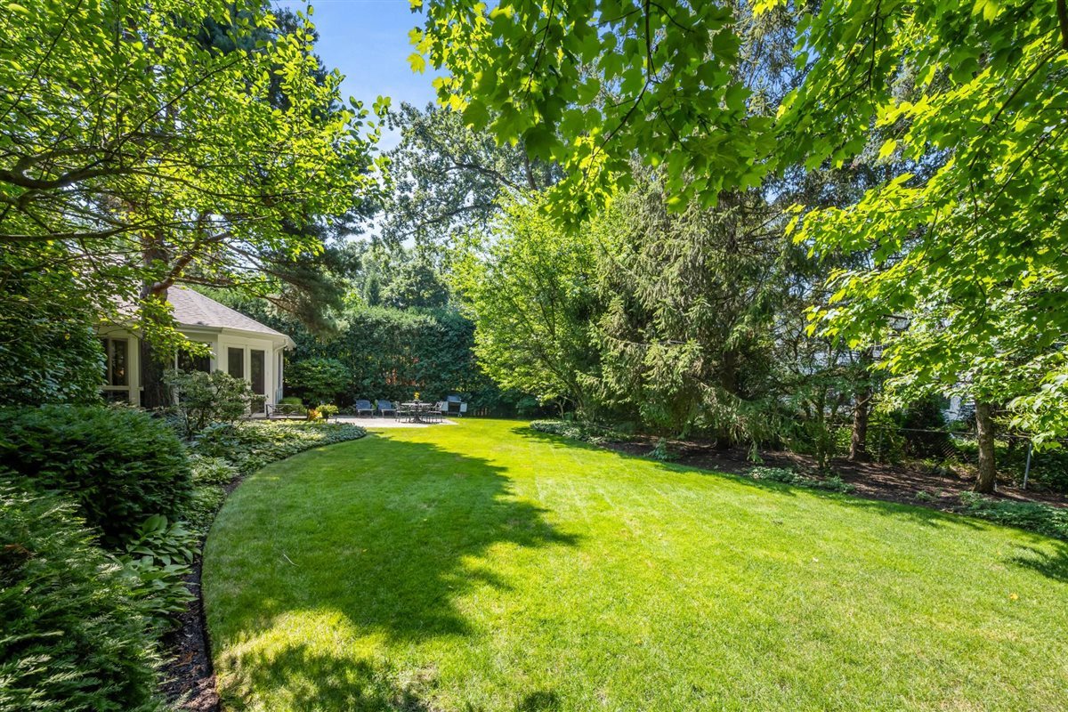 356 Sheridan Road Glencoe, IL 60022 - Photo 33 of 33 a view of backyard with green space