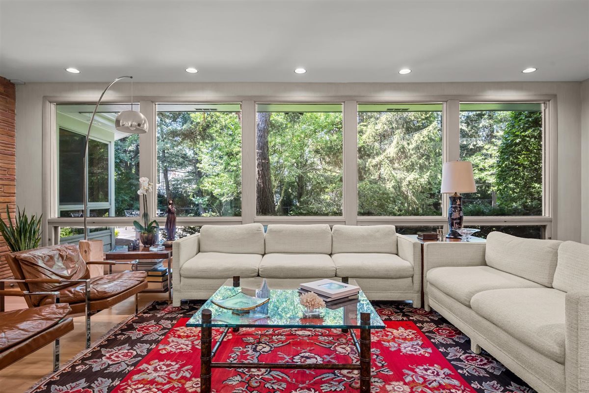 356 Sheridan Road Glencoe, IL 60022 - Photo 7 of 33 a living room with furniture and a large window