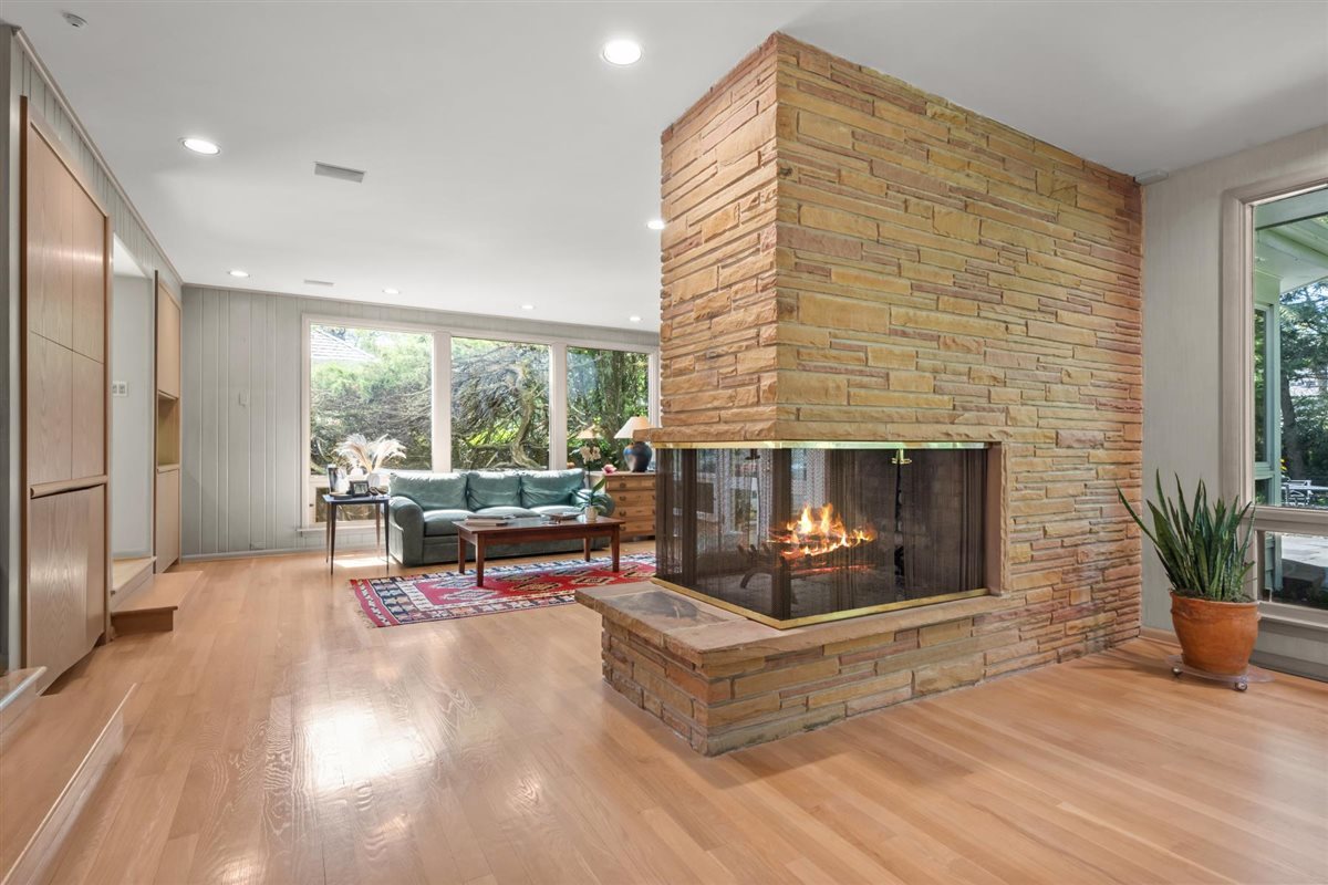 356 Sheridan Road Glencoe, IL 60022 - Photo 9 of 33 a living room with furniture and a fireplace