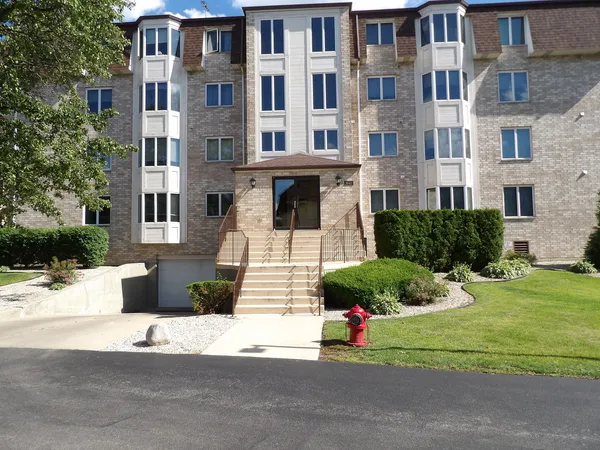 $179,900 | 3640 186th Street, Unit 402, Lansing, IL 60438