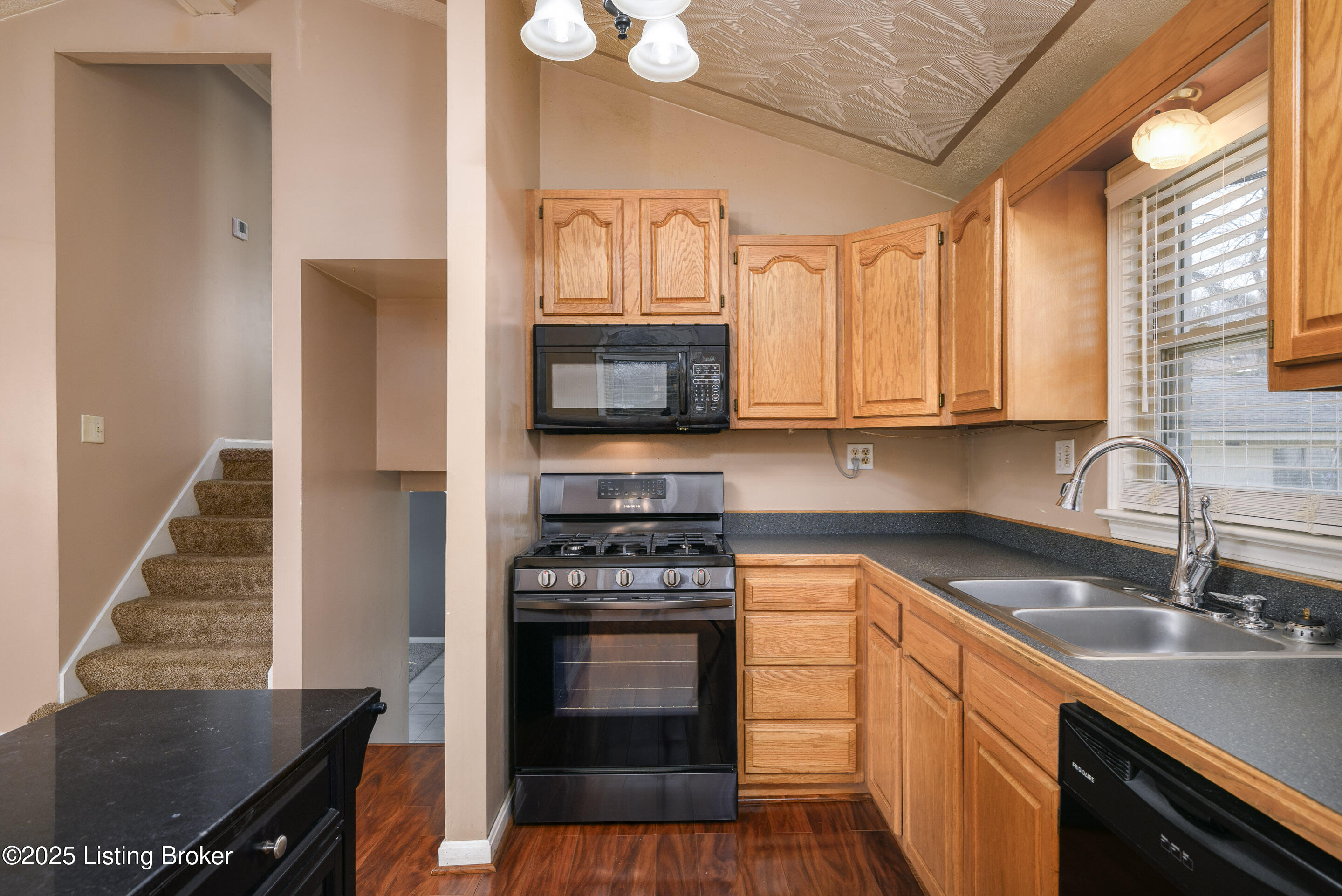 303 Appomattox Road Louisville, KY 40214 - Photo 12 of 37 DHI-112