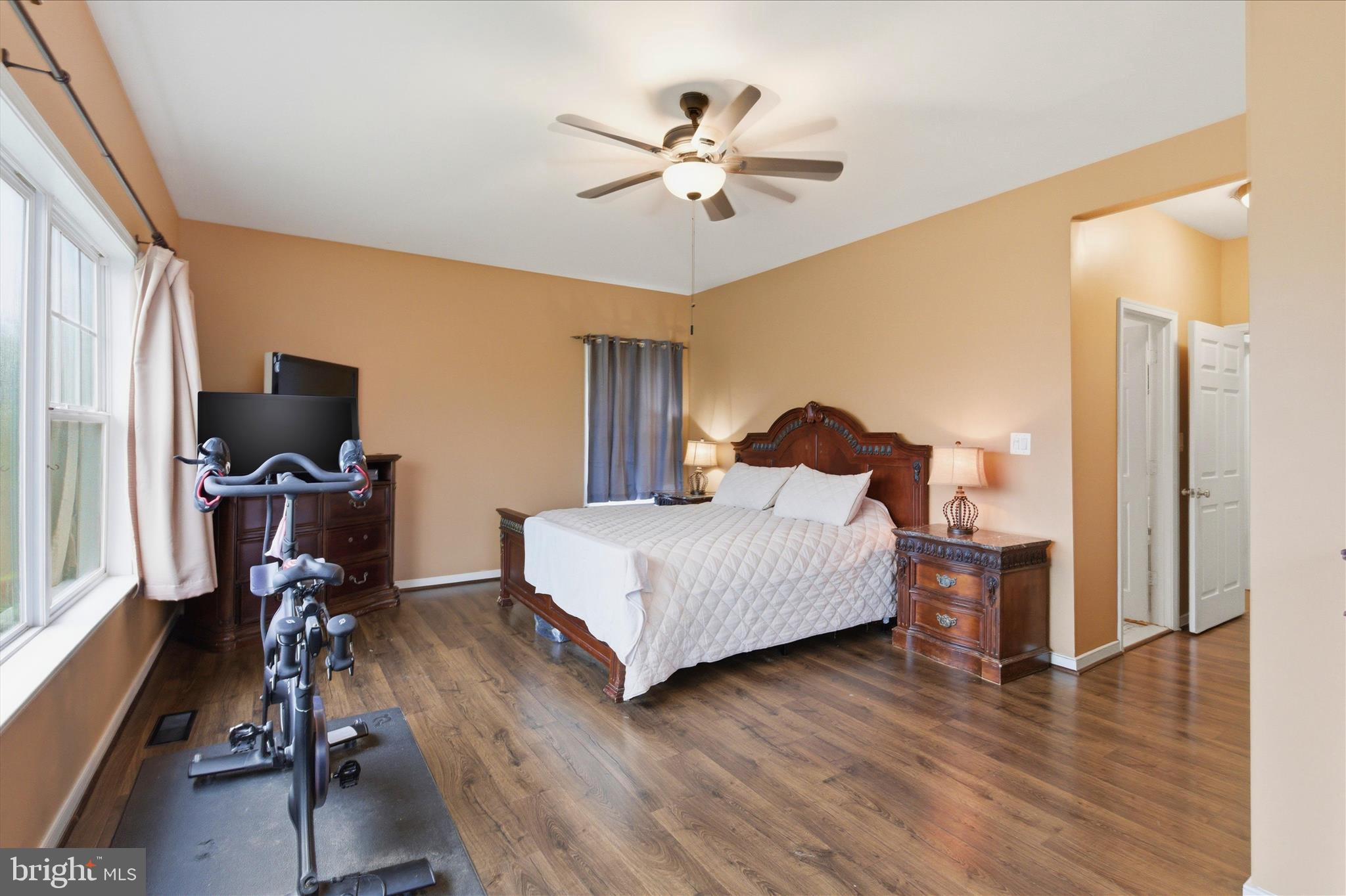 43605 Wembley Lane Chantilly, VA 20152 - Photo 15 of 41 Primary BR - main level w/ walk in closet