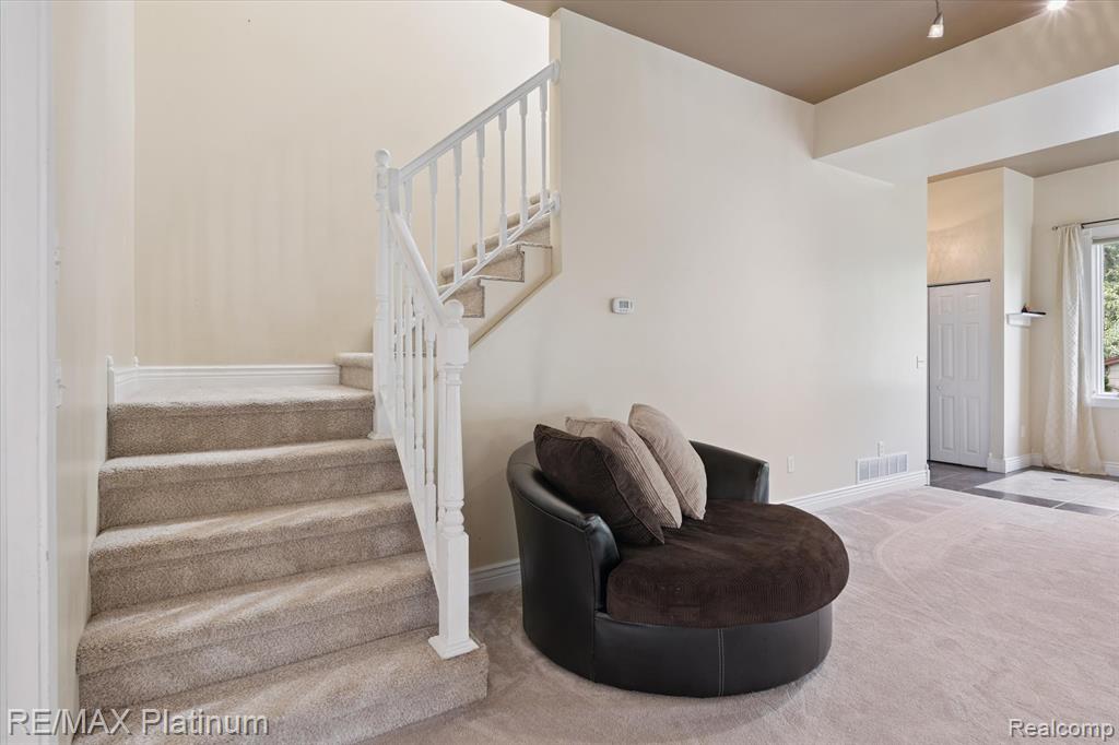 3302 East Rolston Road Fenton, MI 48430 - Photo 11 of 54 Gallery Image 11