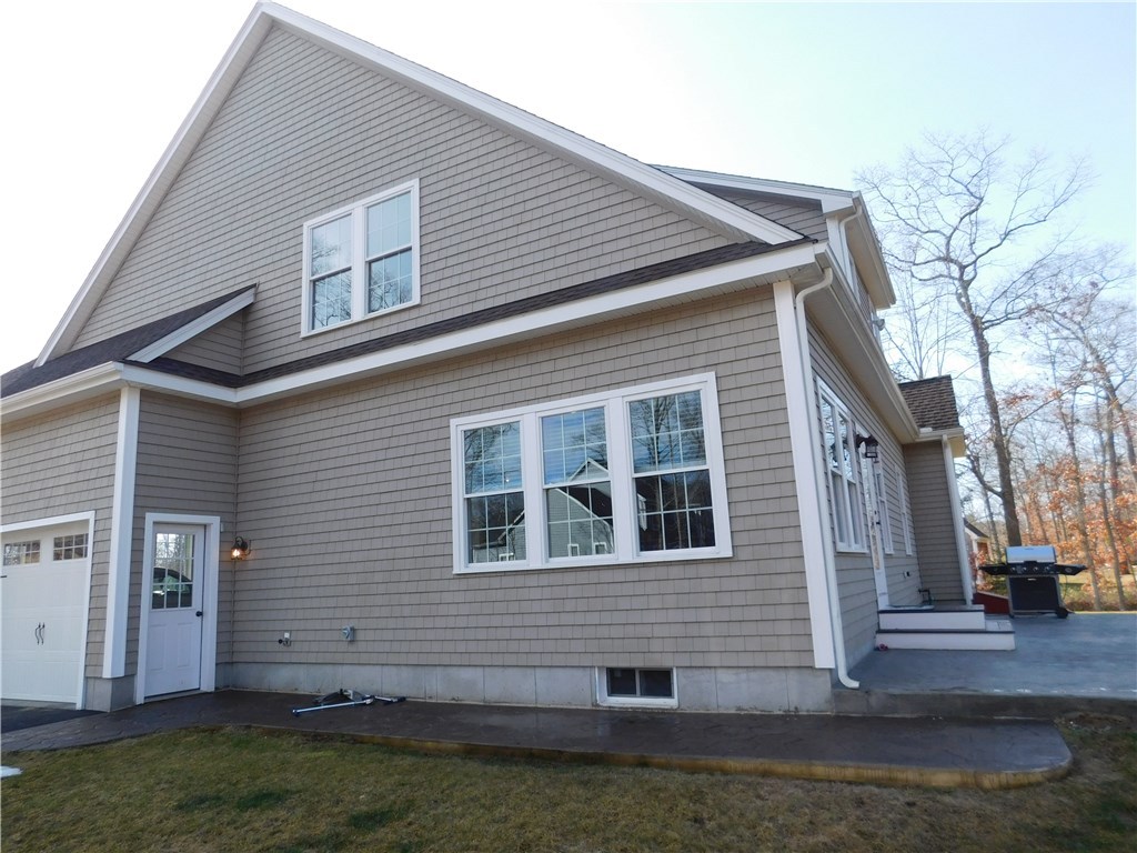 6 Fallon Trail Westerly, RI 02891 - Photo 5 of 39