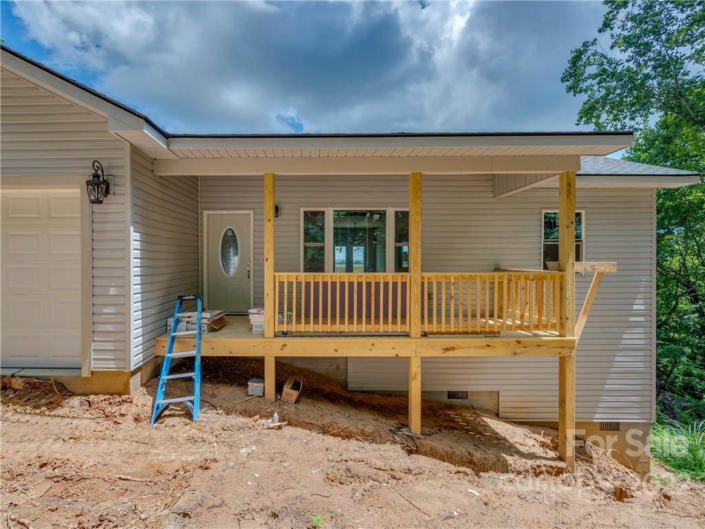 39 Hamilton Acrs Drive Tryon, NC 28782 - Photo 2 of 25 a deck view with a seating space