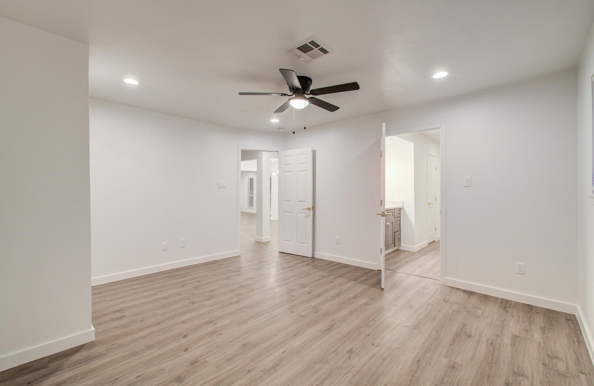 523 Brandon Road Conroe, TX 77302 - Photo 11 of 25