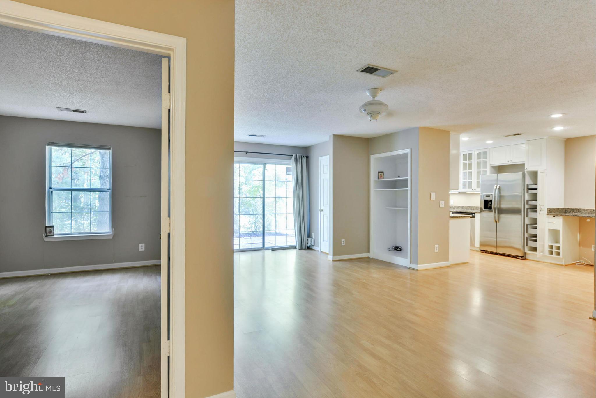 12010 Golf Ridge Court, Unit 102 Fairfax, VA 22033 - Photo 5 of 29 Living Room