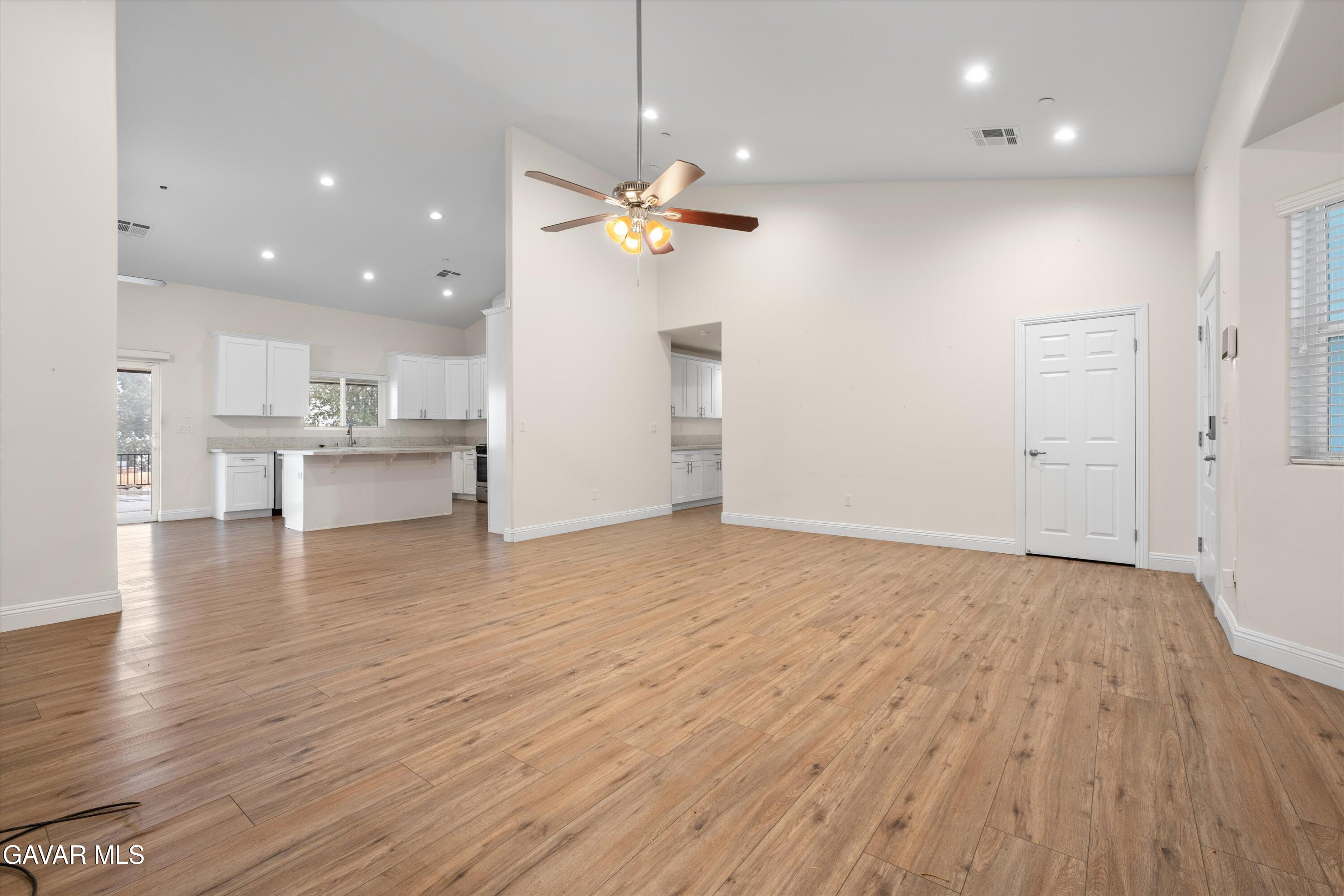 17841 Hambletonian Drive Tehachapi, CA 93561 - Photo 3 of 22 04-A7C03444