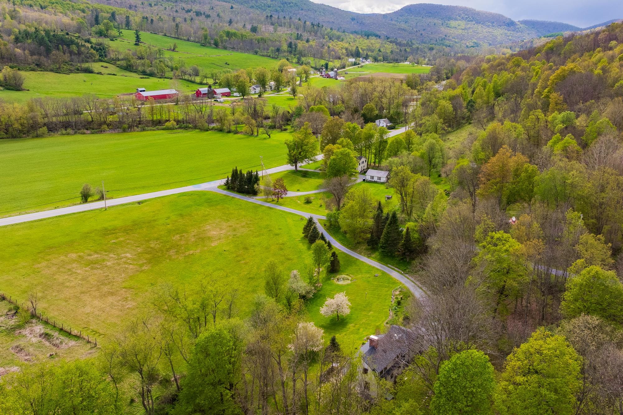 136 Fox Run Road Arlington, VT 05250 - Photo 4 of 58