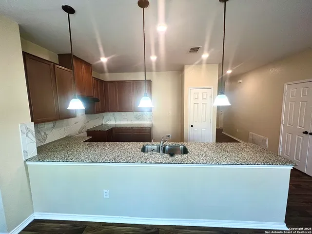 $1,750 | 7534 Copper Cove, Converse, TX 78109