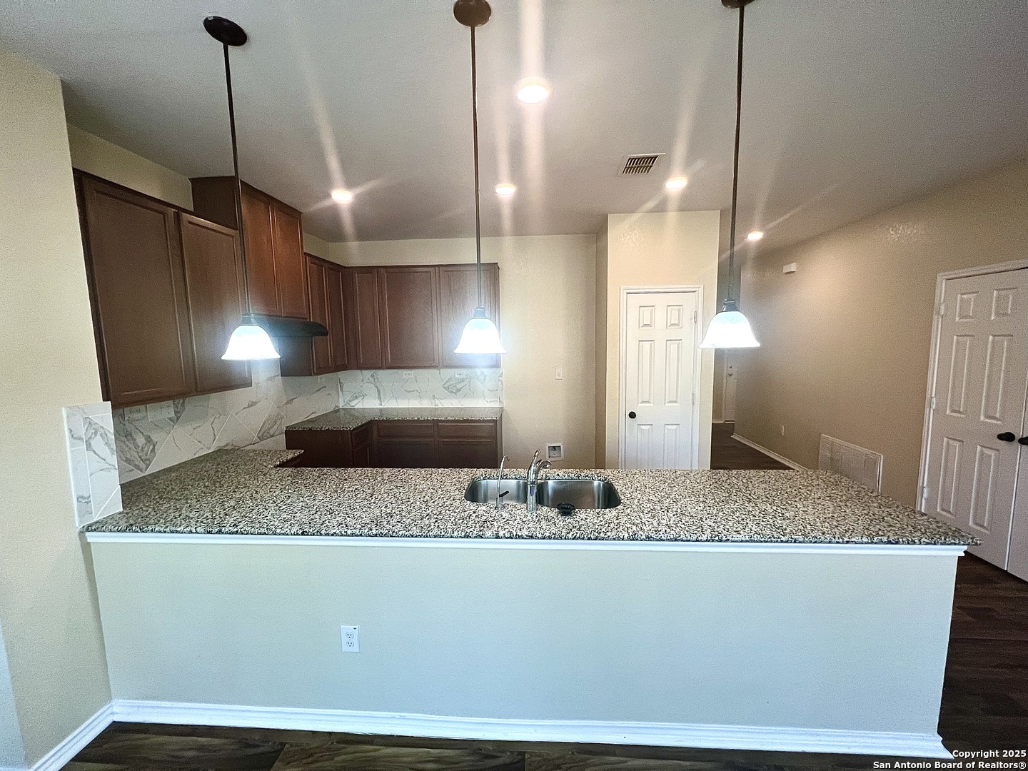 7534 Copper Cove Converse, TX 78109 - Photo 4 of 15