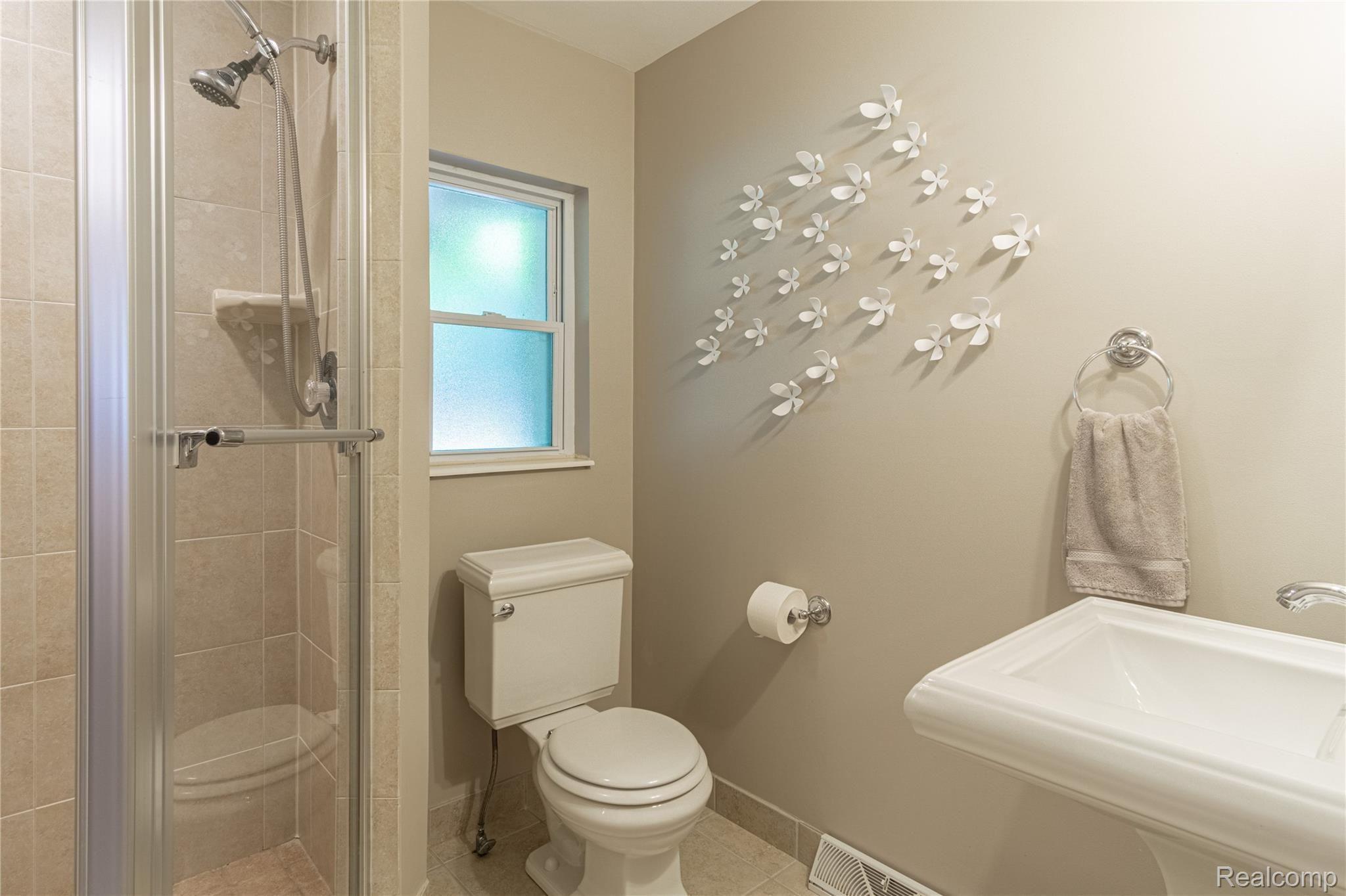 93 Texas Avenue Rochester, MI 48309 - Photo 25 of 39 Interiors (18 of 38).jpg