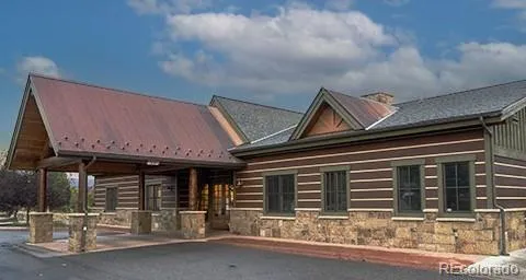 a view of yard with trees