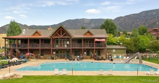 a view of a yard with plants
