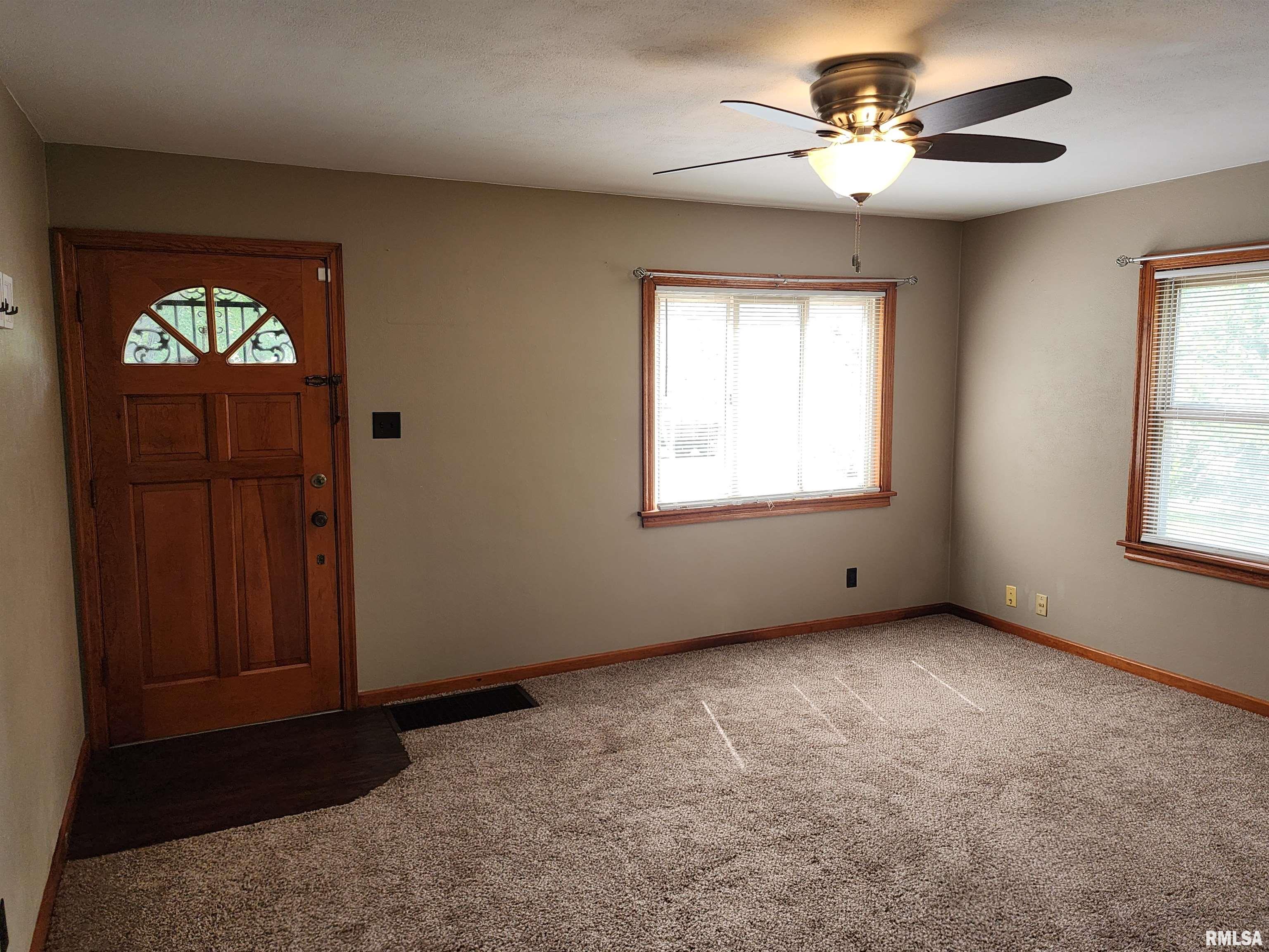 2537 Holmes Avenue Springfield, IL 62704 - Photo 6 of 34