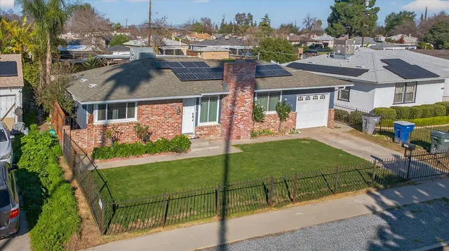 $399,900 | 1524 West Fountain Way, Fresno, CA 93705