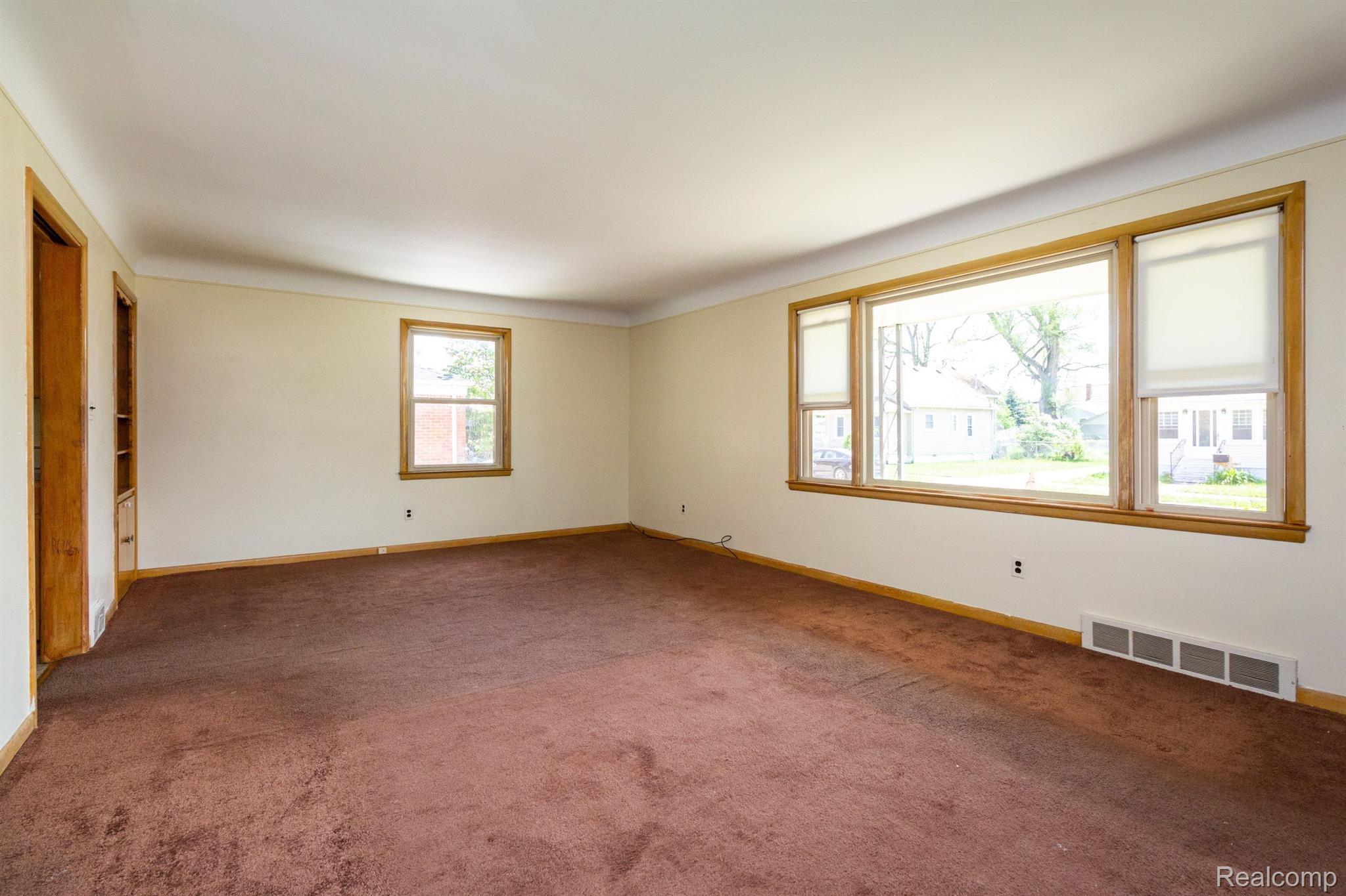 7363 Dale Center Line, MI 48015 - Photo 7 of 38 Gallery Image 7