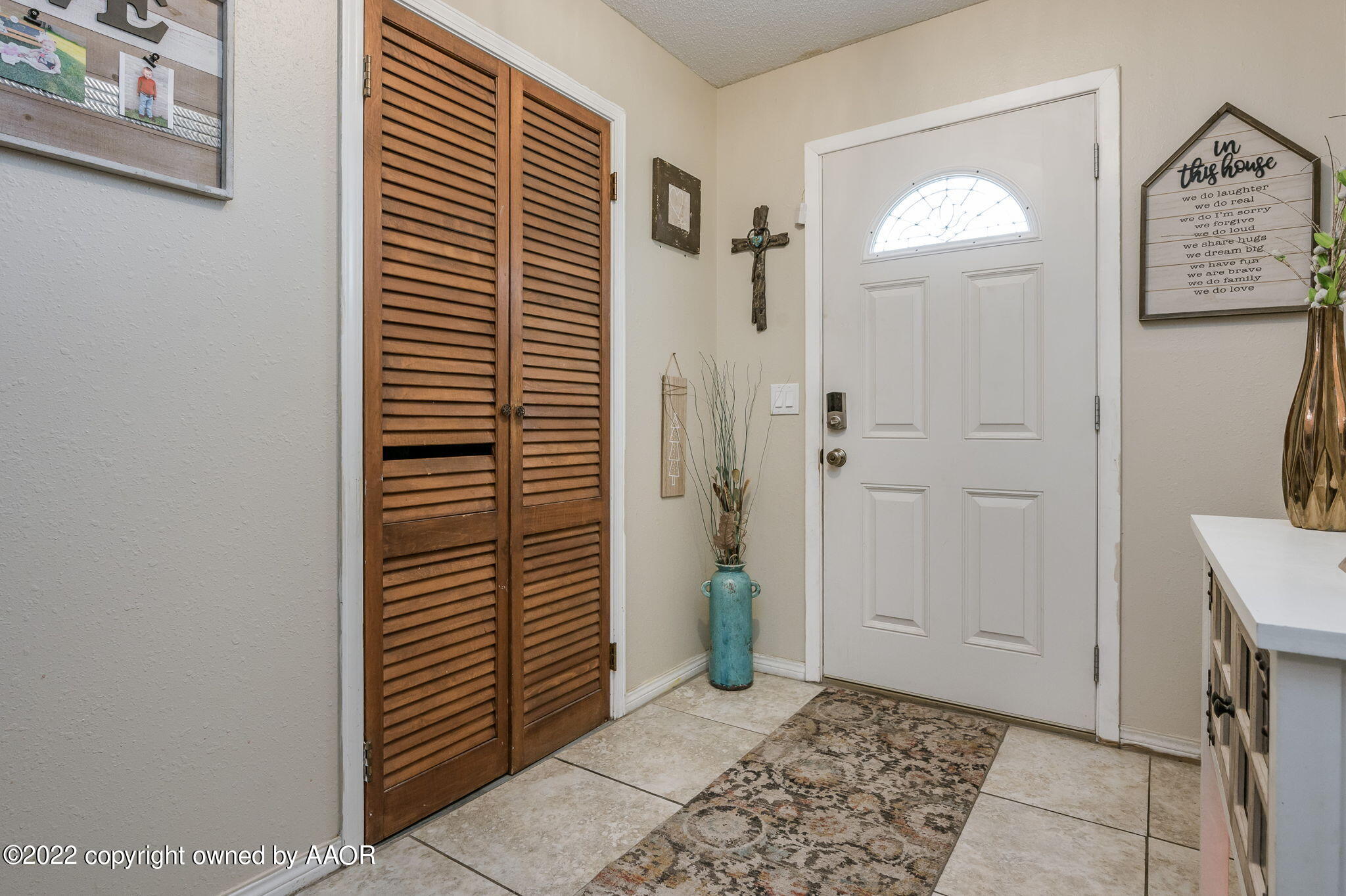 5110 Shawnee Trail Amarillo, TX 79109 - Photo 3 of 22 a view of a bathroom with a sink