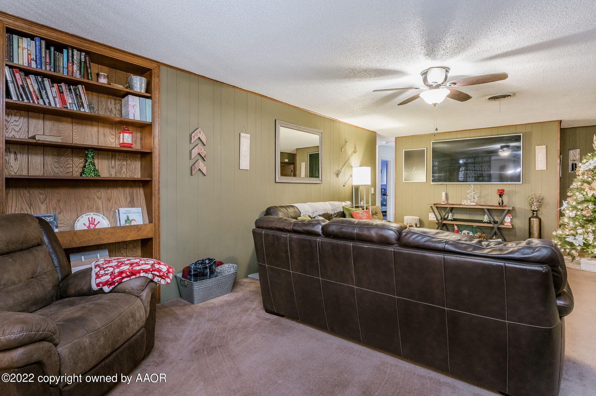 5110 Shawnee Trail Amarillo, TX 79109 - Photo 7 of 22 a living room with furniture