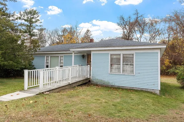 $580,000 | 1064 Lakeview Avenue, Dracut, MA 01826