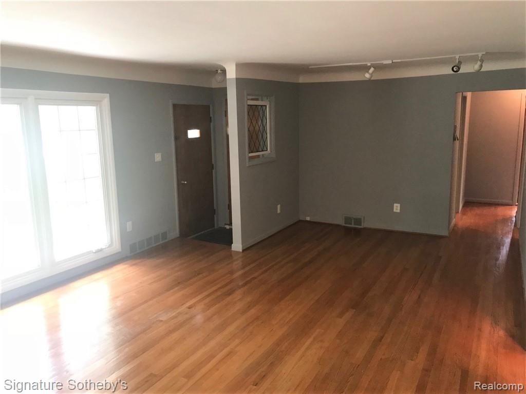 28512 Quail Hollow Road Farmington Hills, MI 48331 - Photo 5 of 28
