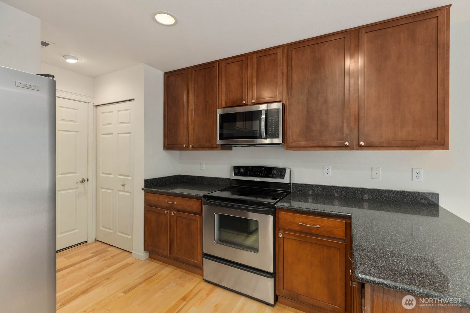 207 Edmonds Place Northeast Renton, WA 98056 - Photo 16 of 40
