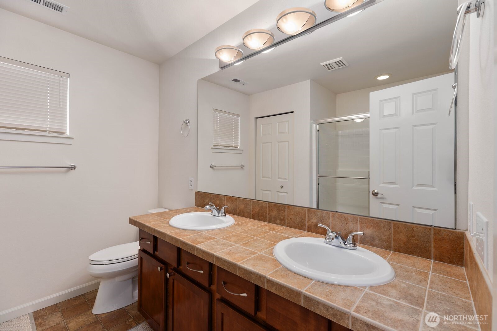 207 Edmonds Place Northeast Renton, WA 98056 - Photo 24 of 40