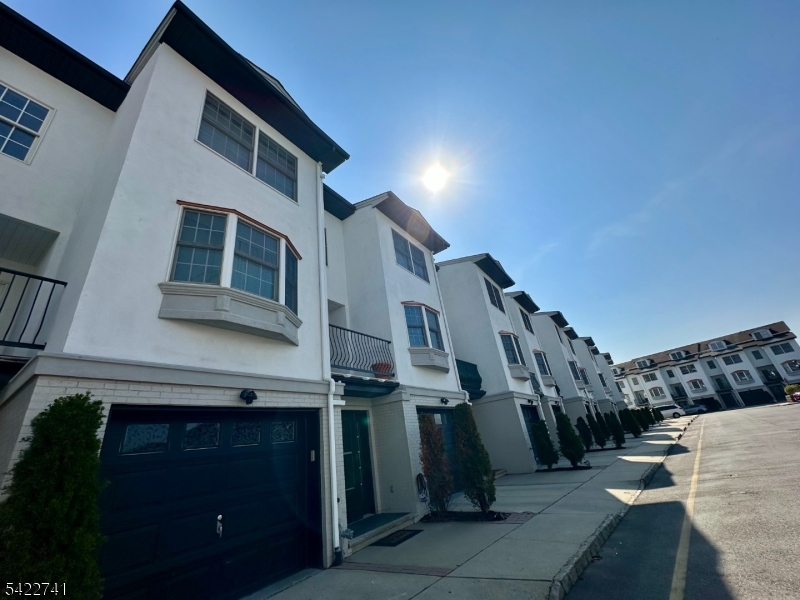 3 Harbor Front Court Elizabeth Port, NJ 07206 - Photo 2 of 33