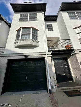 $4,200 | 3 Harbor Front Court, Elizabeth Port, NJ 07206