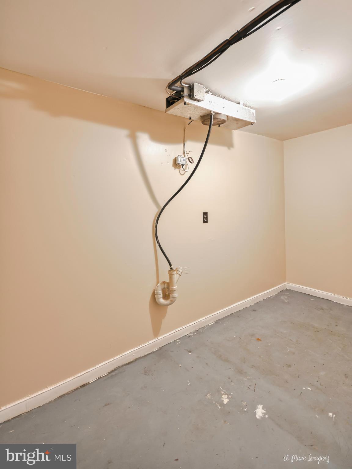 6229 Harley Road Middletown, MD 21769 - Photo 22 of 23 Imagine the possibilities. Walk-in Refrigerator
