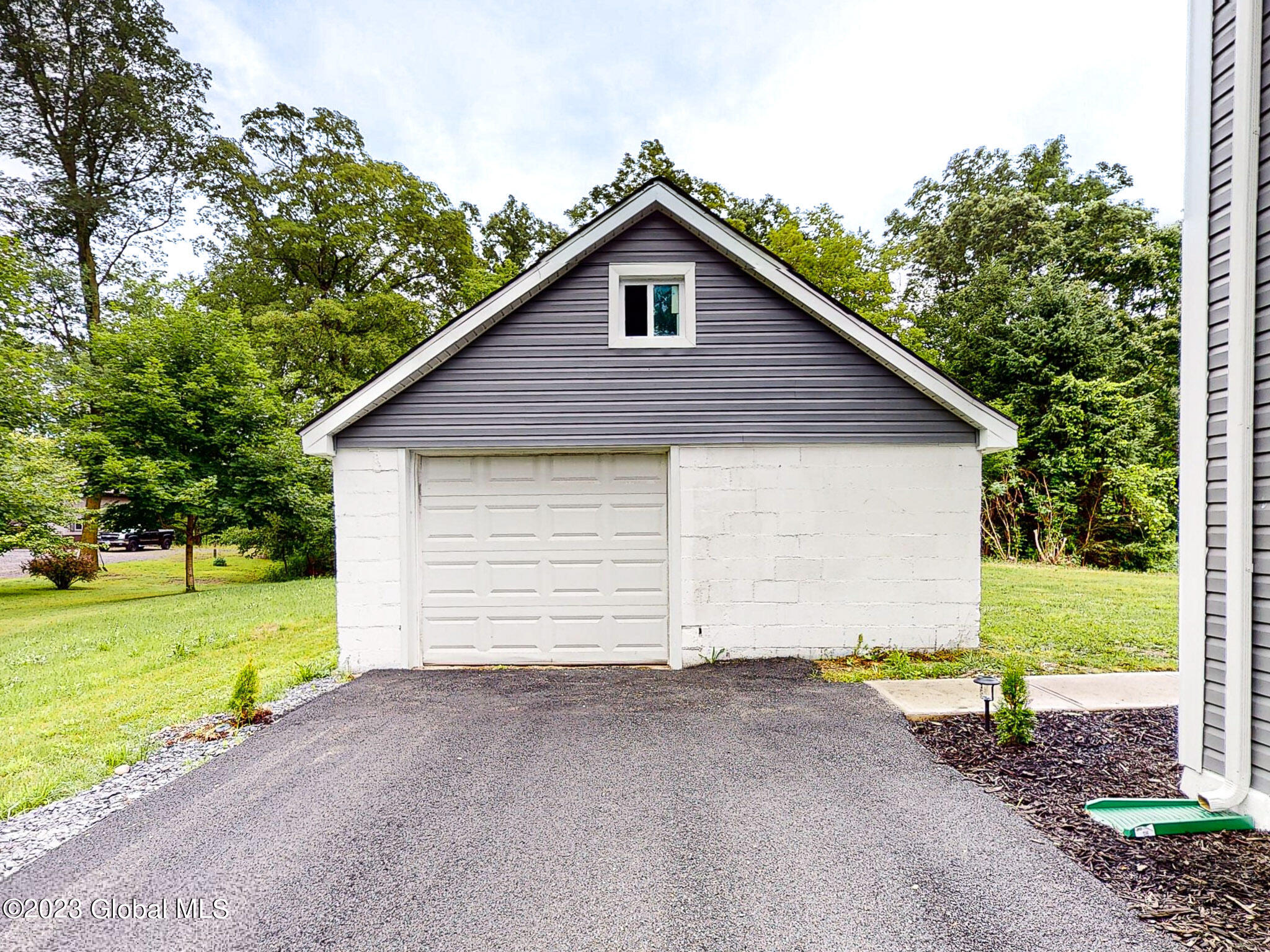 19 Clapper Road Bethlehem, NY 12158 - Photo 28 of 37 Garage