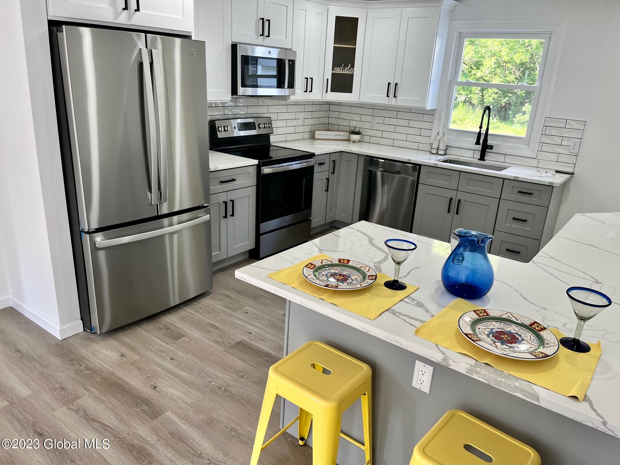 19 Clapper Road Bethlehem, NY 12158 - Photo 5 of 37 Kitchen 1
