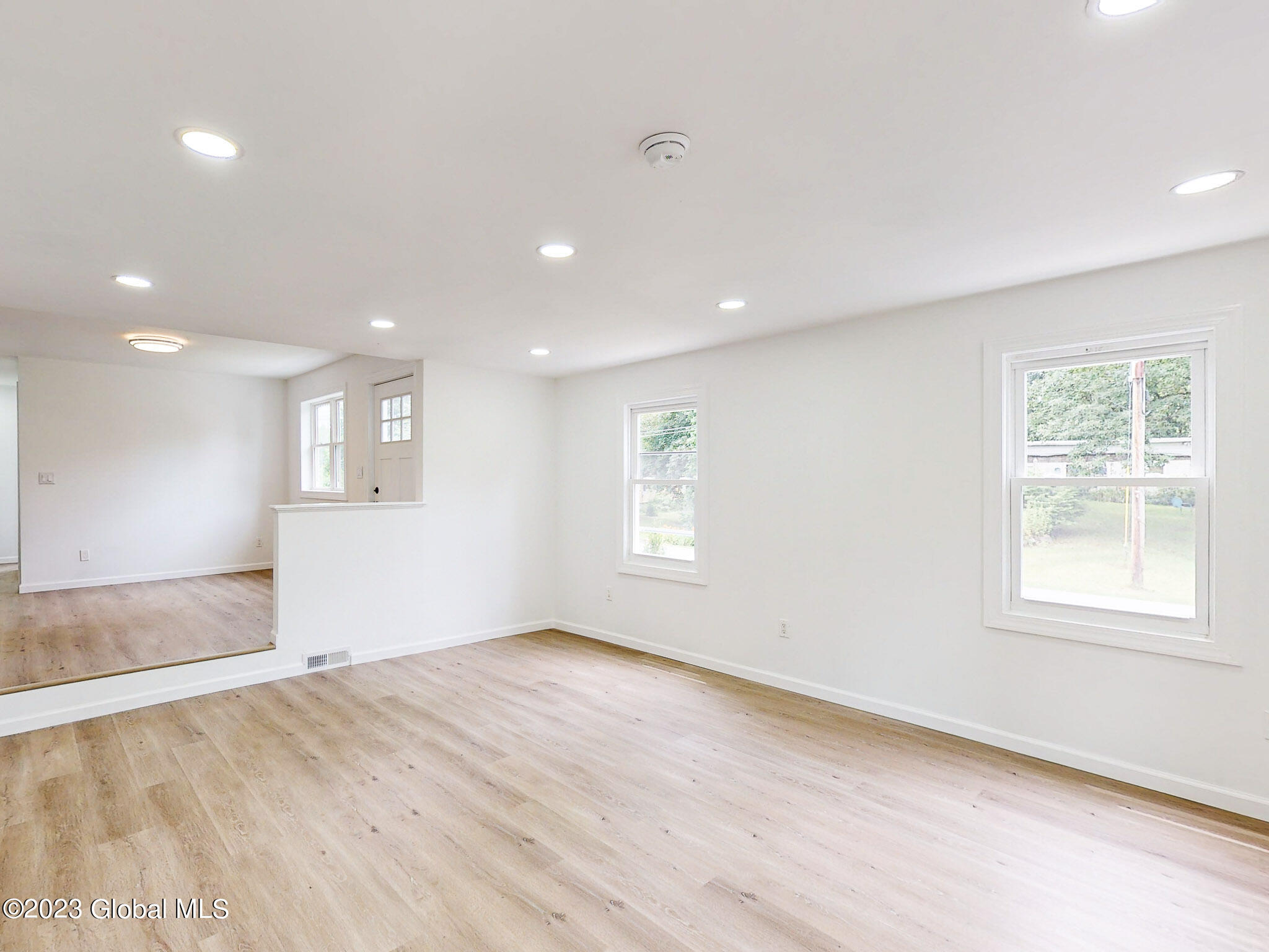 19 Clapper Road Bethlehem, NY 12158 - Photo 10 of 37 Living Room