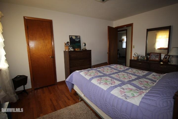 7559 West Dublin Road Freeport, IL 61032 - Photo 15 of 22 a bedroom with a bed and a dresser in it
